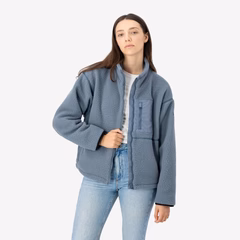 aurainstormyweather_Fullbody_RAW_18-Edit.avif
