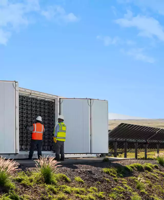 waikoloa-battery-twoworkers_1.jpg.webp